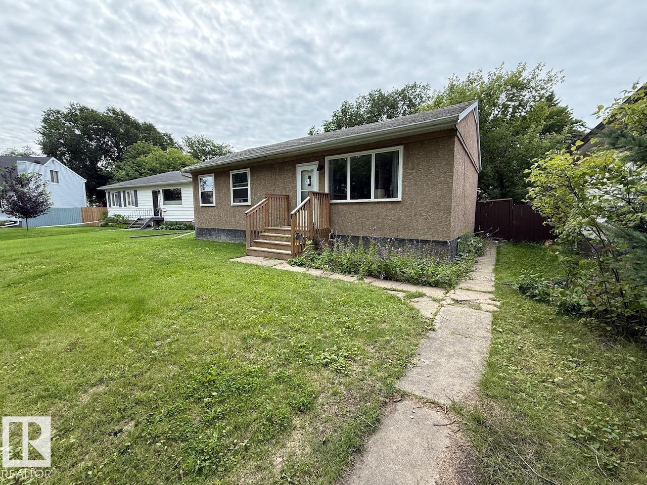 7607 83 Av Nw Property Photo 3