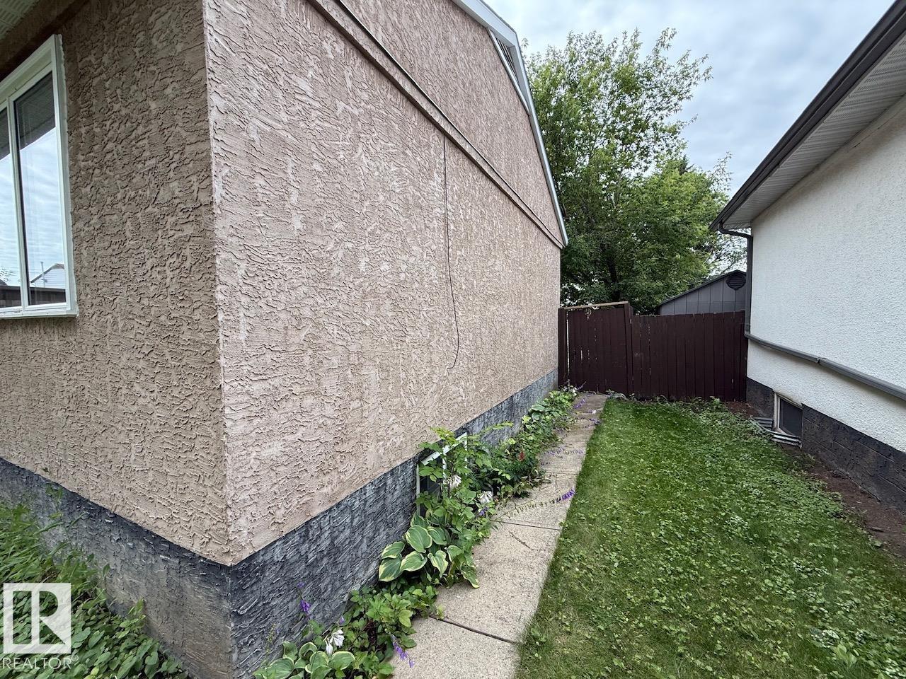7607 83 Av Nw Property Photo 4