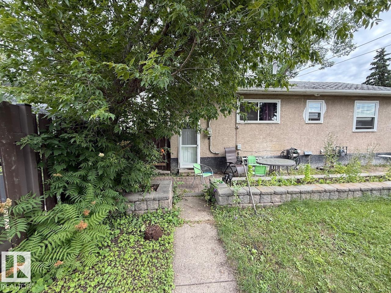 7607 83 Av Nw Property Photo 5
