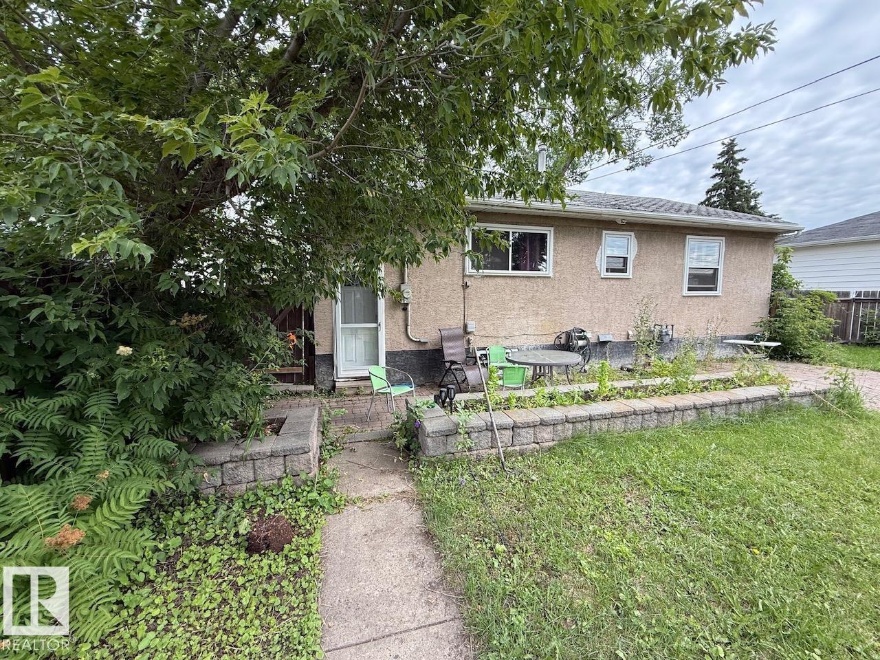 7607 83 Av Nw Property Photo 6