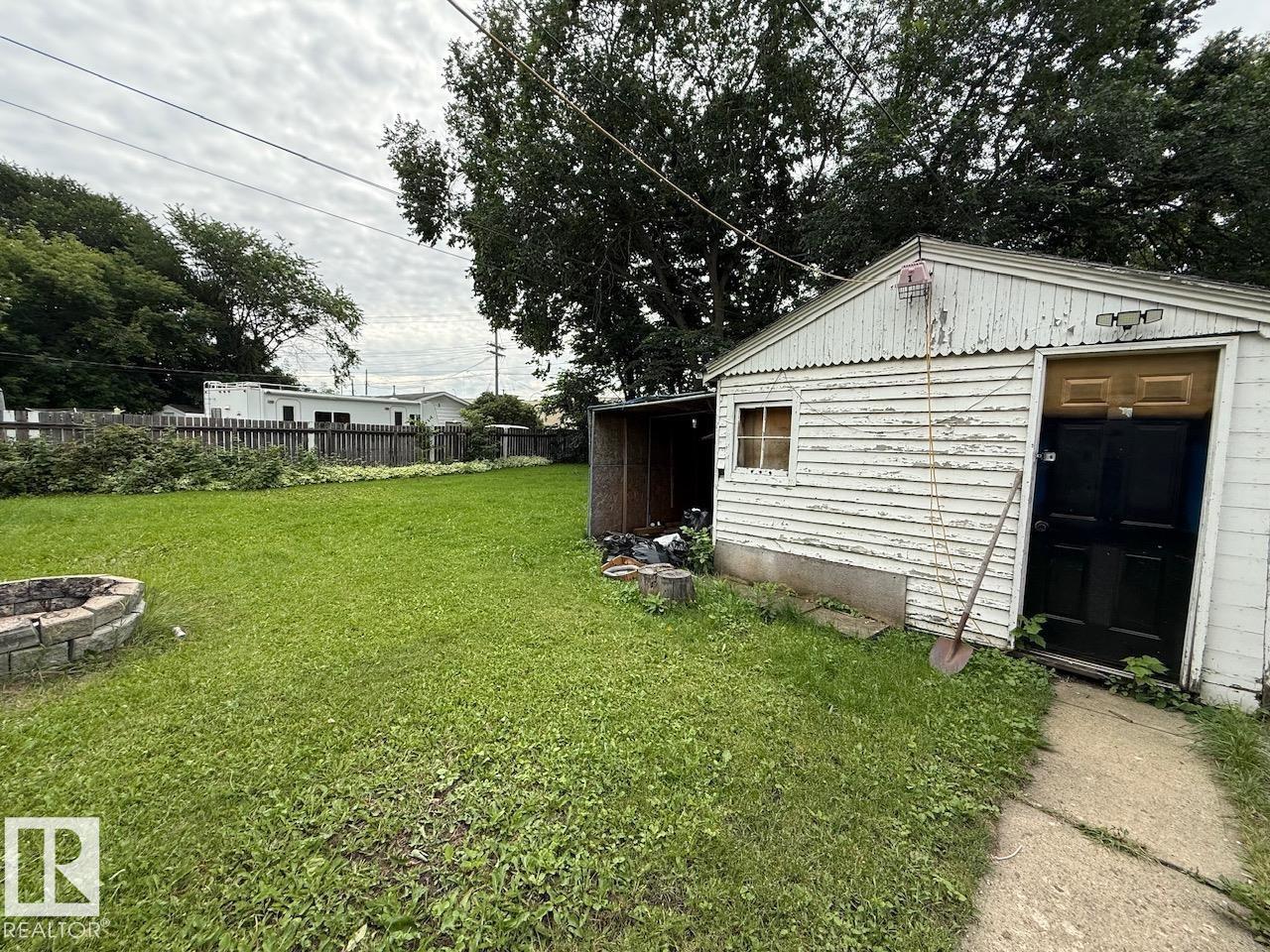 7607 83 Av Nw Property Photo 9