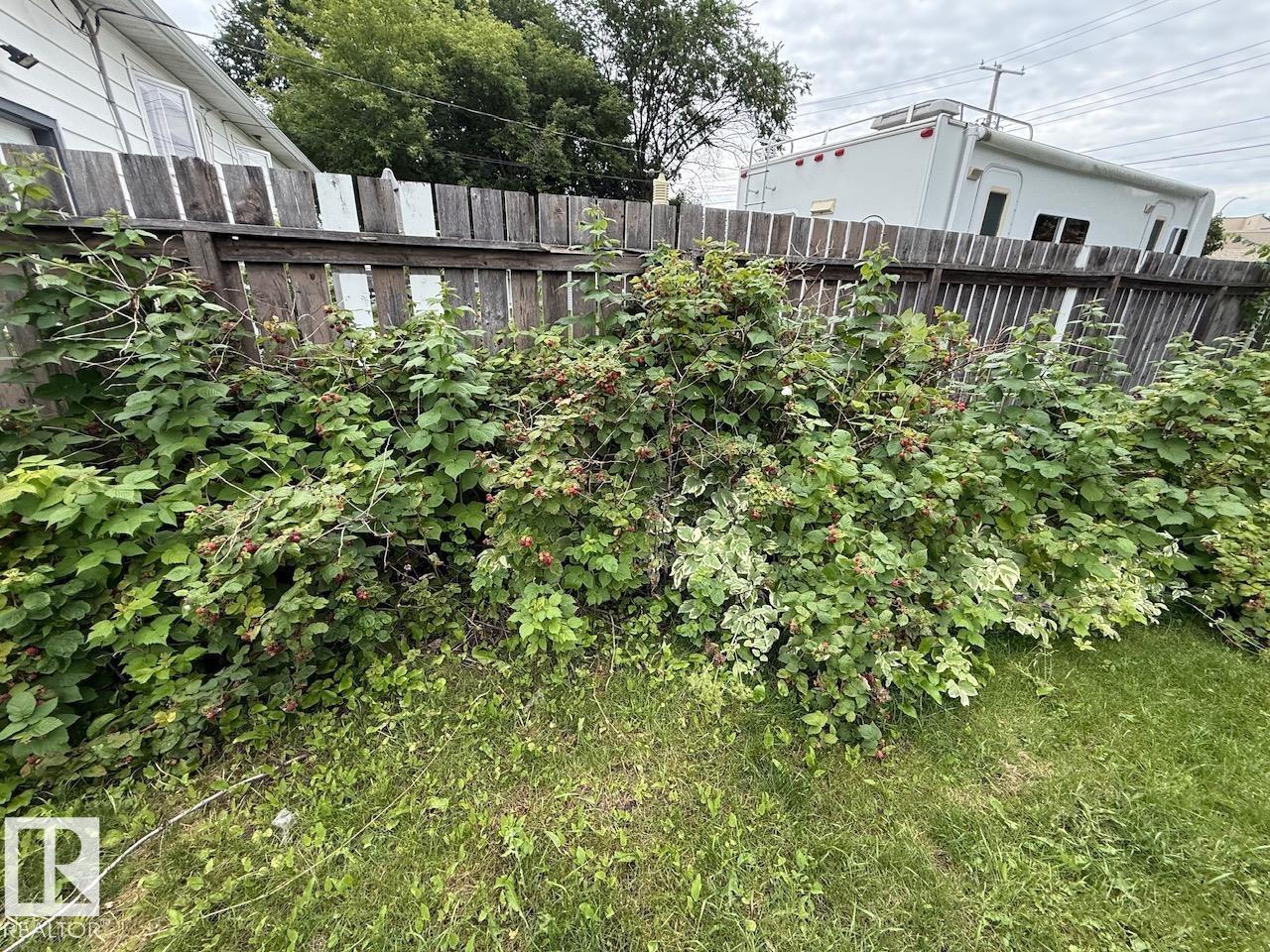 7607 83 Av Nw Property Photo 11