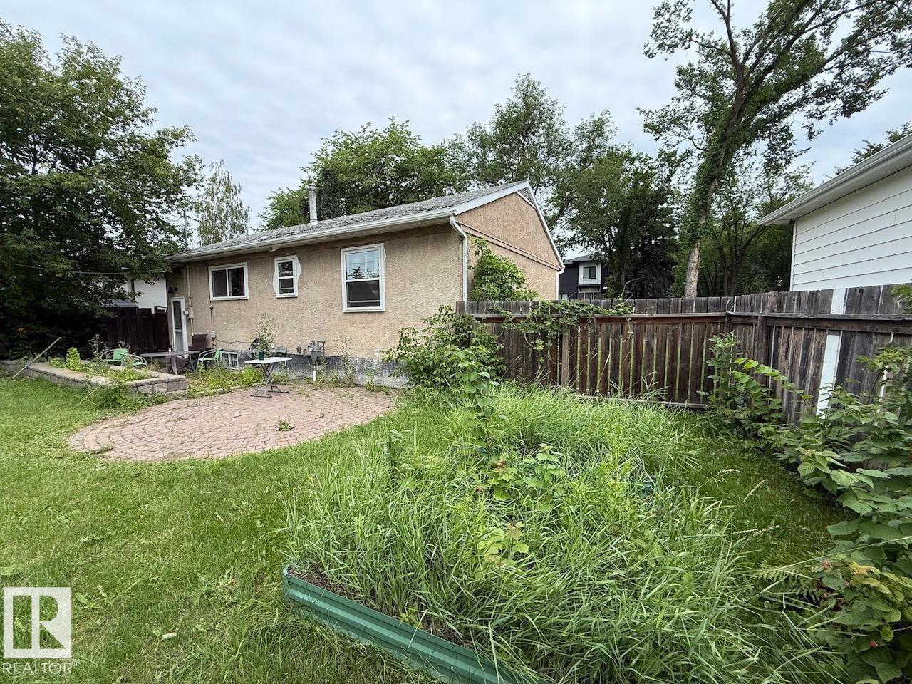 7607 83 Av Nw Property Photo 12