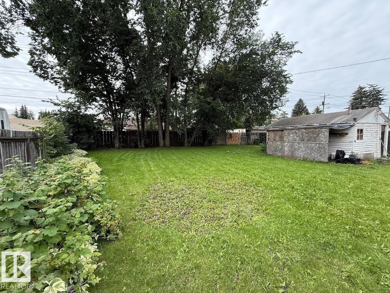 7607 83 Av Nw Property Photo 16