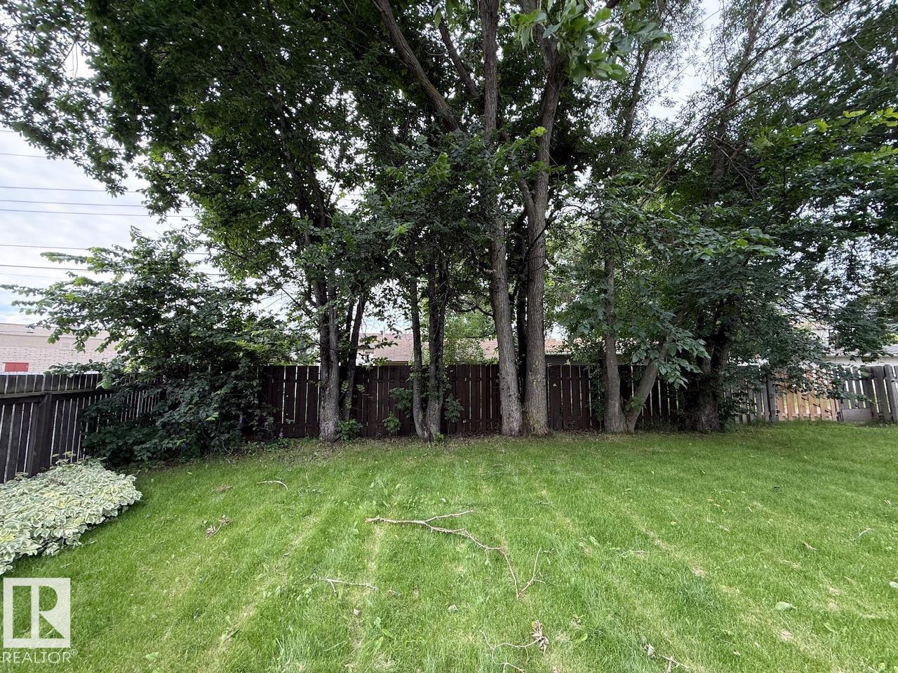 7607 83 Av Nw Property Photo 17