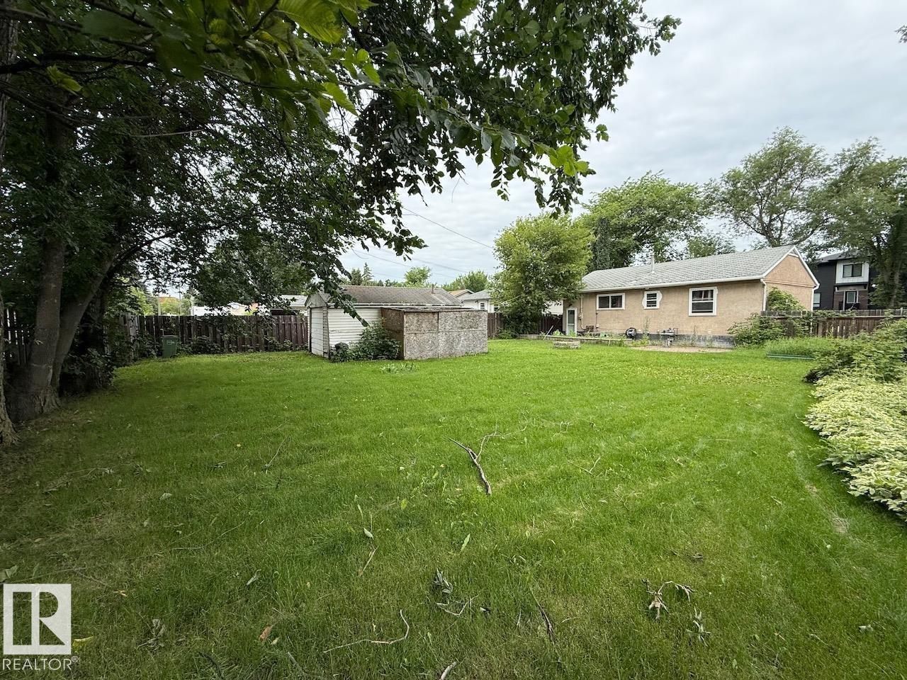 7607 83 Av Nw Property Photo 19