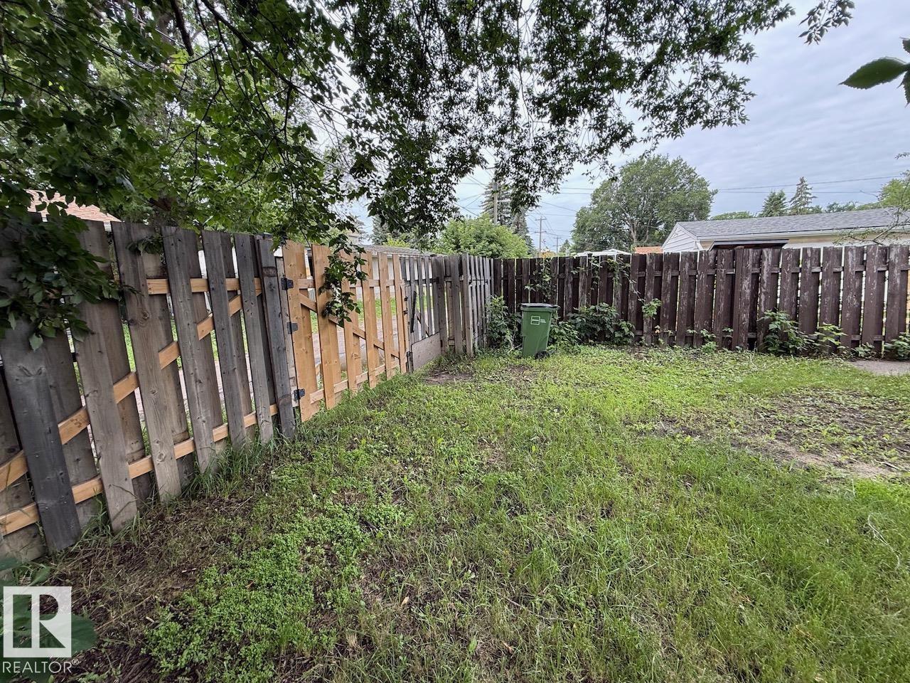 7607 83 Av Nw Property Photo 22