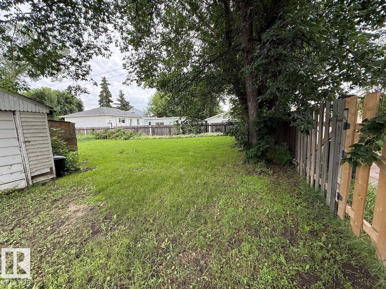 7607 83 Av Nw Property Photo 23