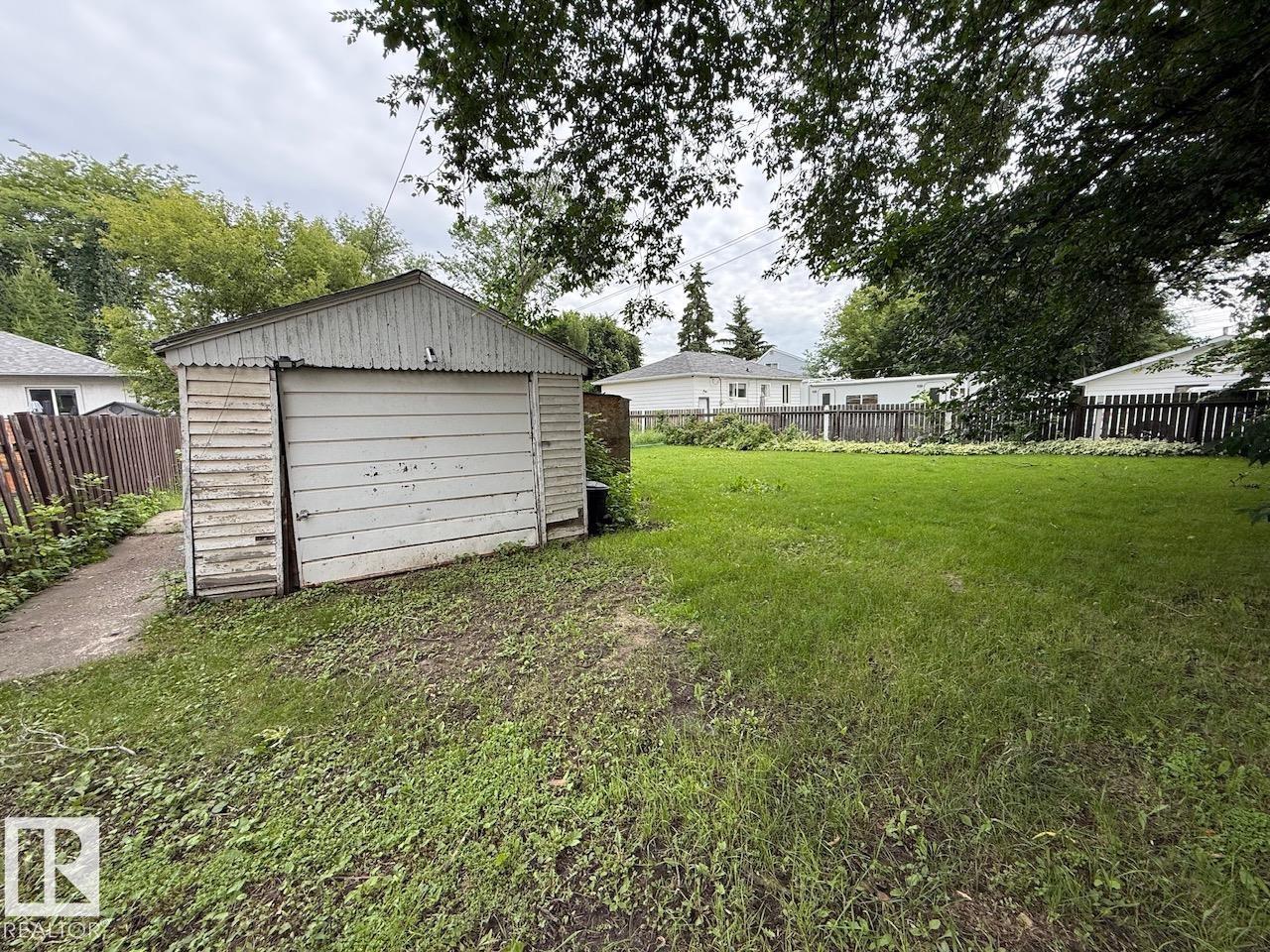 7607 83 Av Nw Property Photo 24