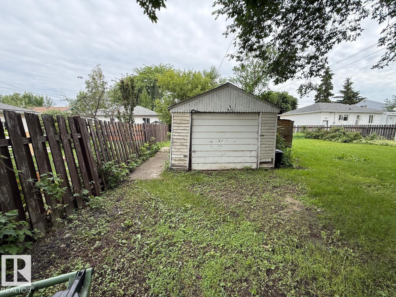 7607 83 Av Nw Property Photo 25
