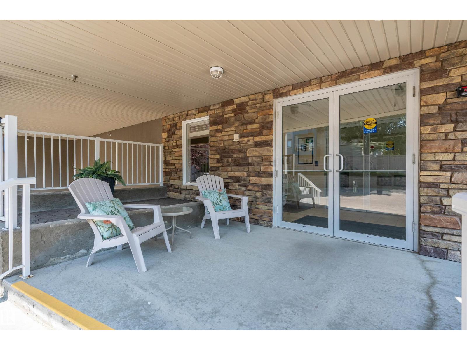 #304 100 Crystal Ln Property Photo 4