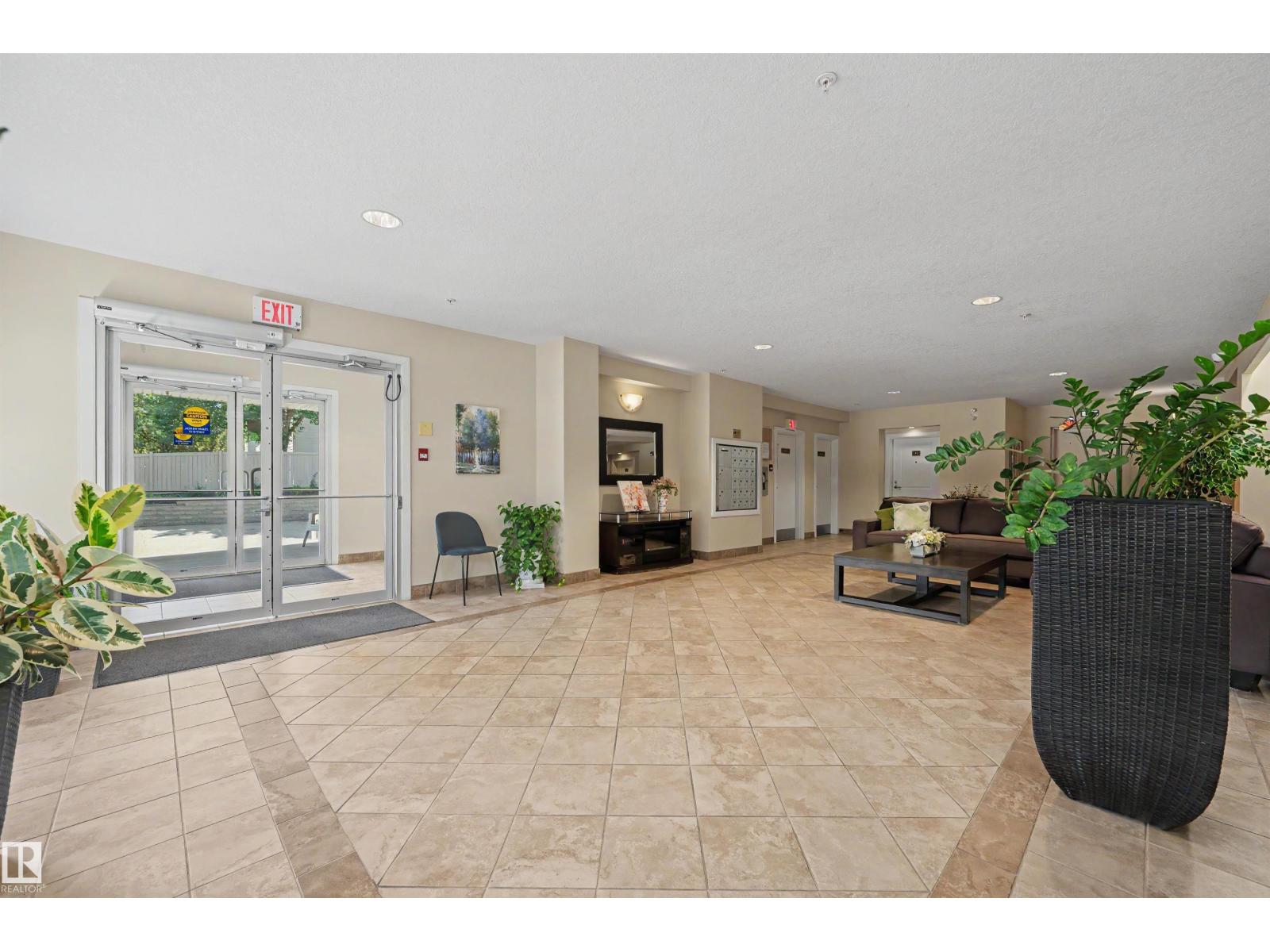 #304 100 Crystal Ln Property Photo 5