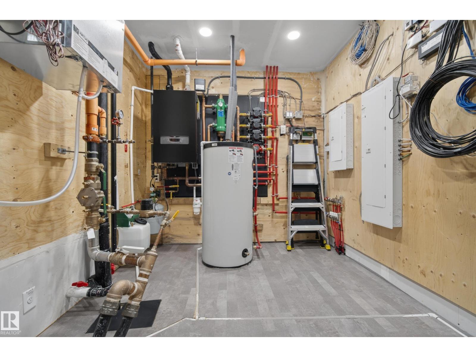 14035 104 Av Nw Property Photo 40