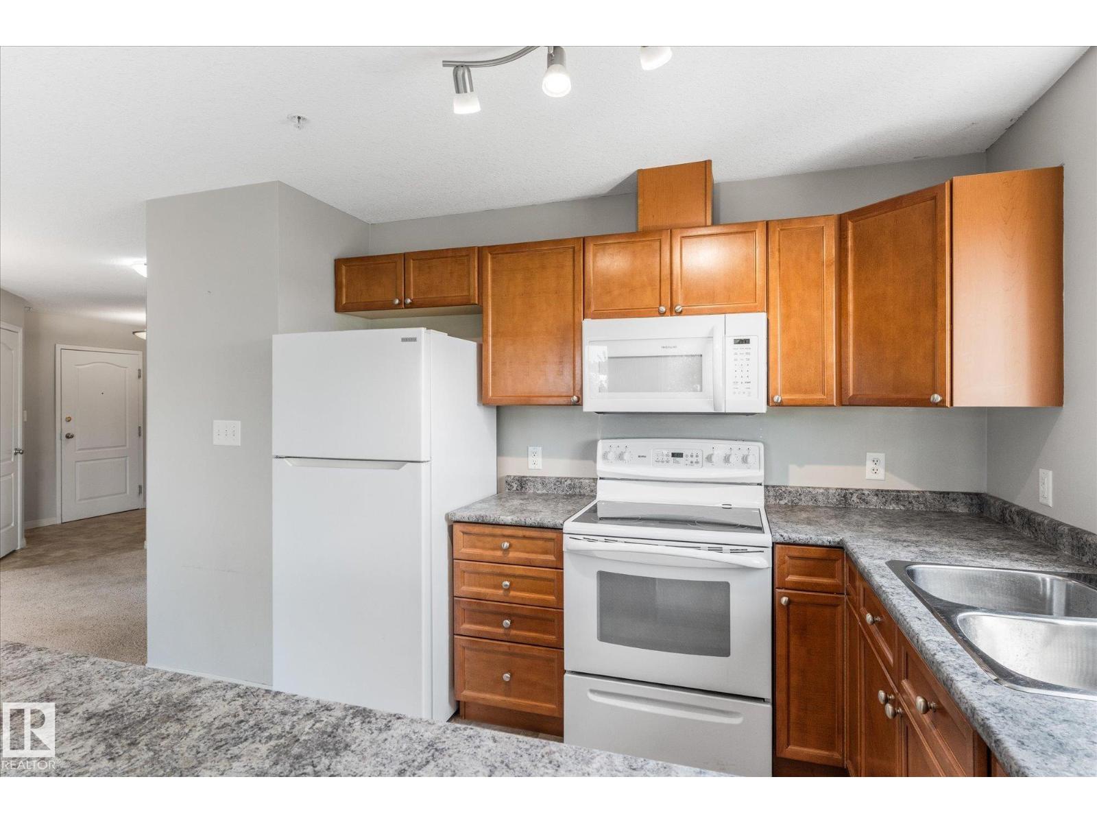 #208 4903 47 Av Property Photo 4