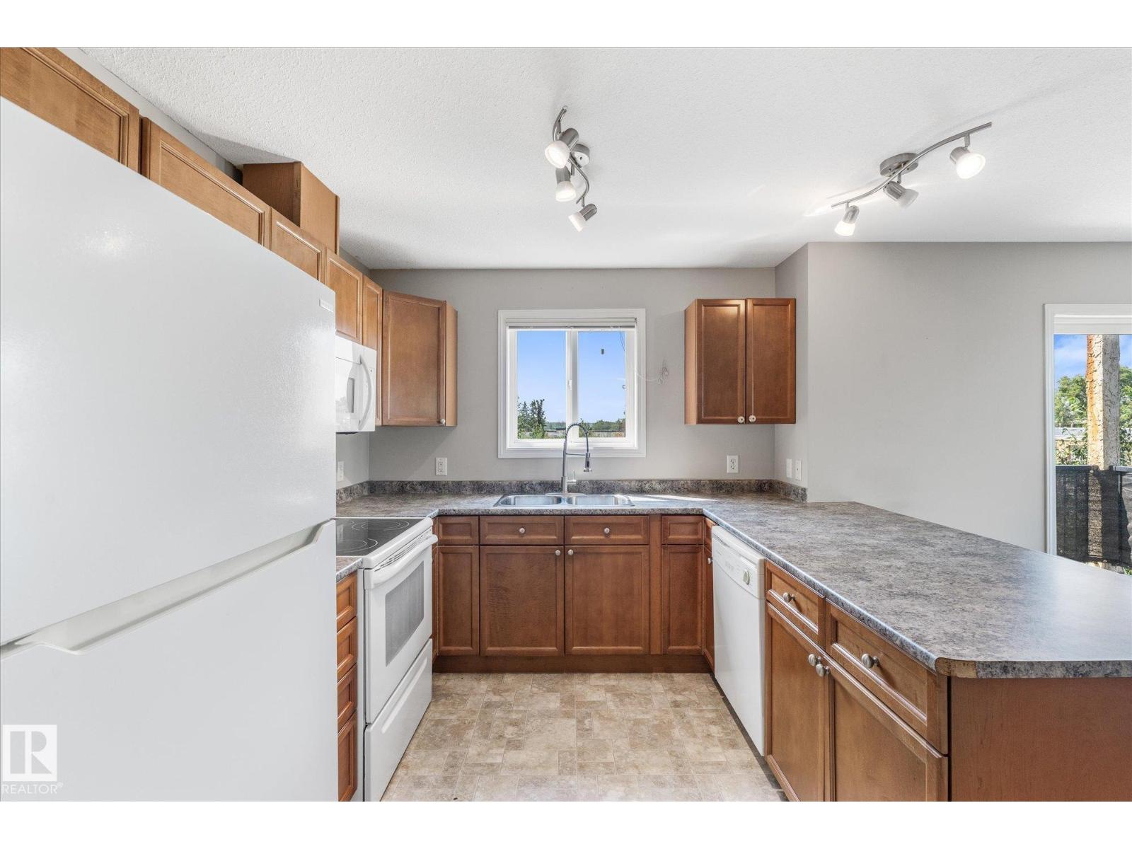 #208 4903 47 Av Property Photo 5