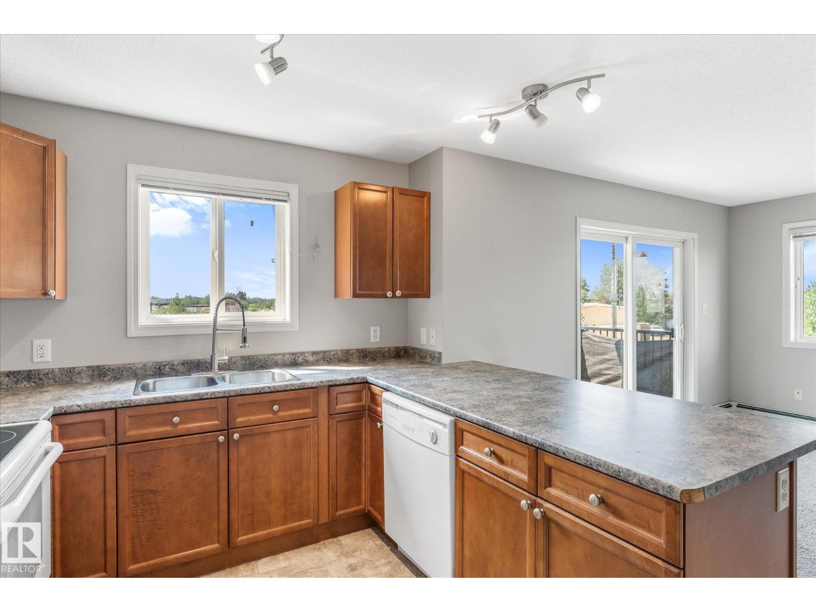 #208 4903 47 Av Property Photo 6