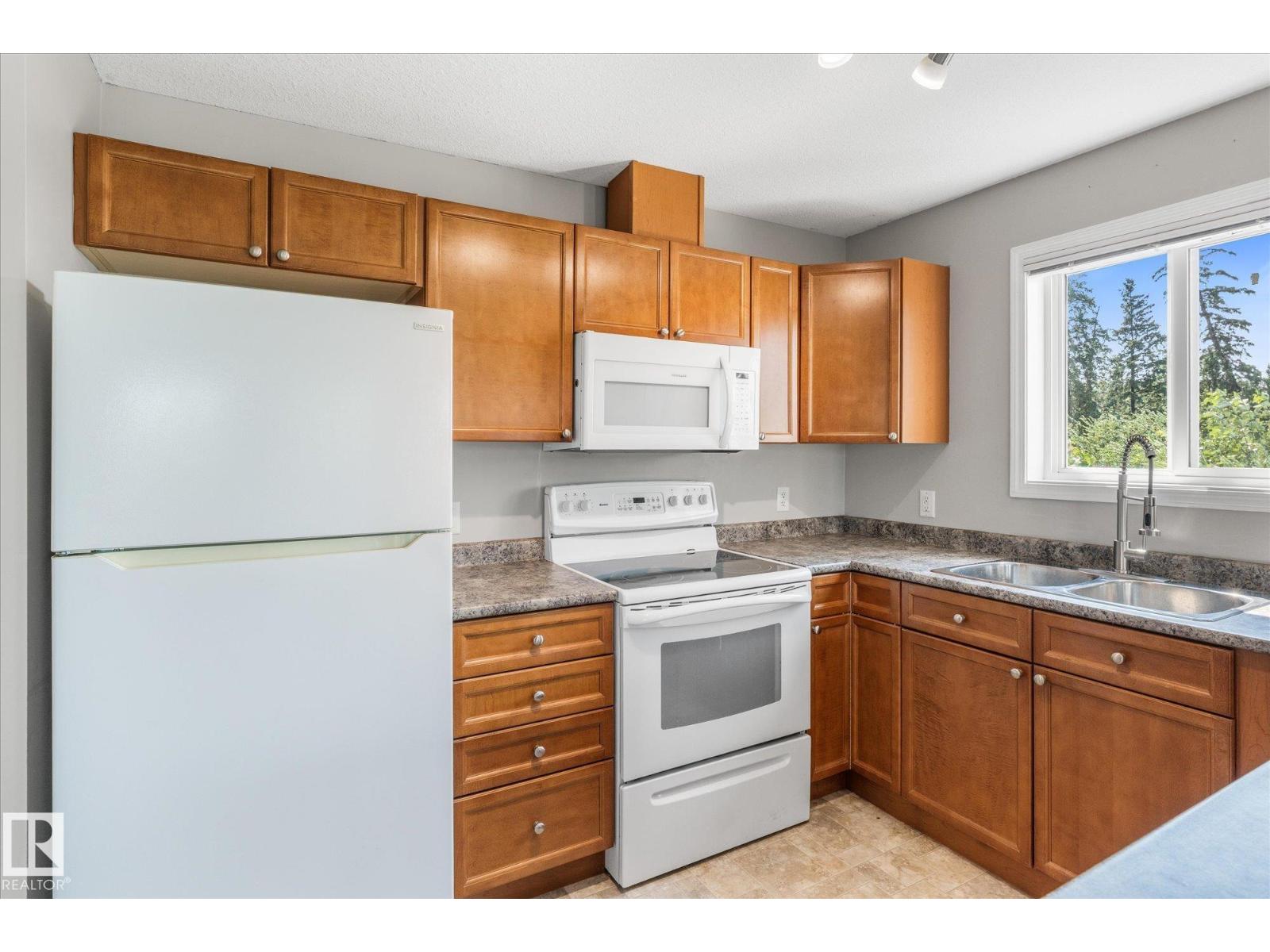 #208 4903 47 Av Property Photo 7