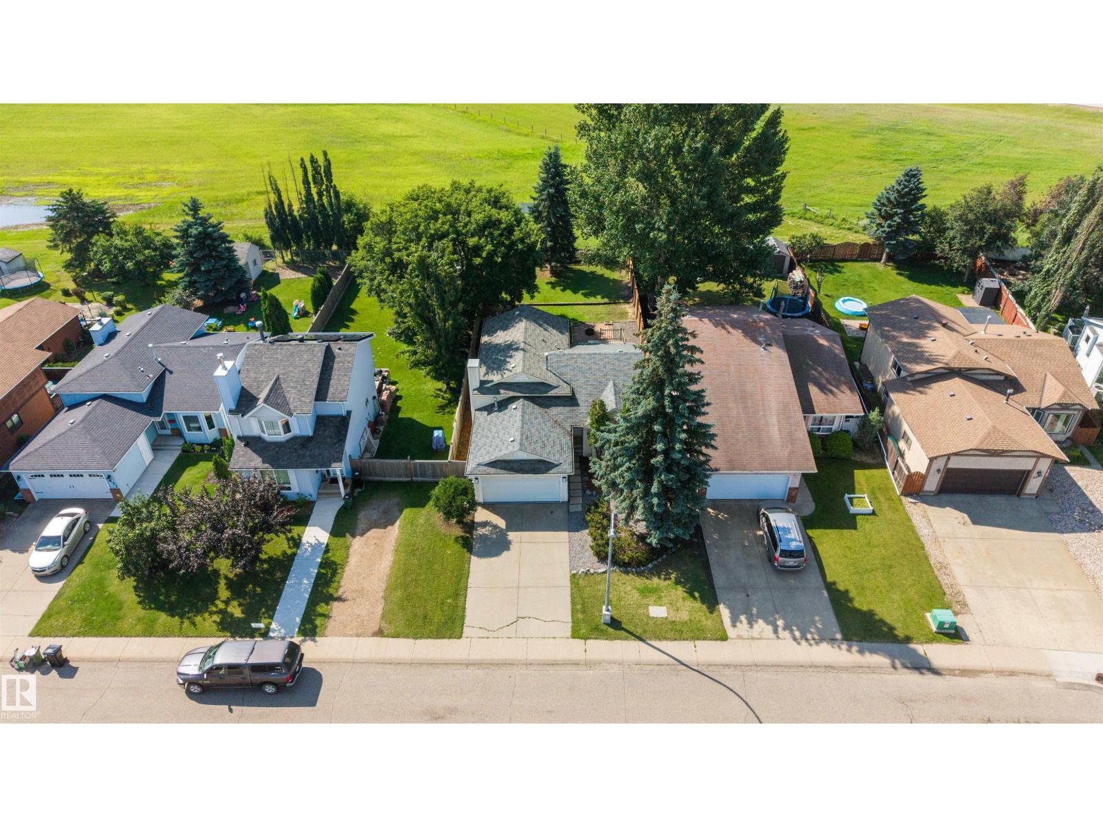 4639 10 Av Nw Property Photo 4