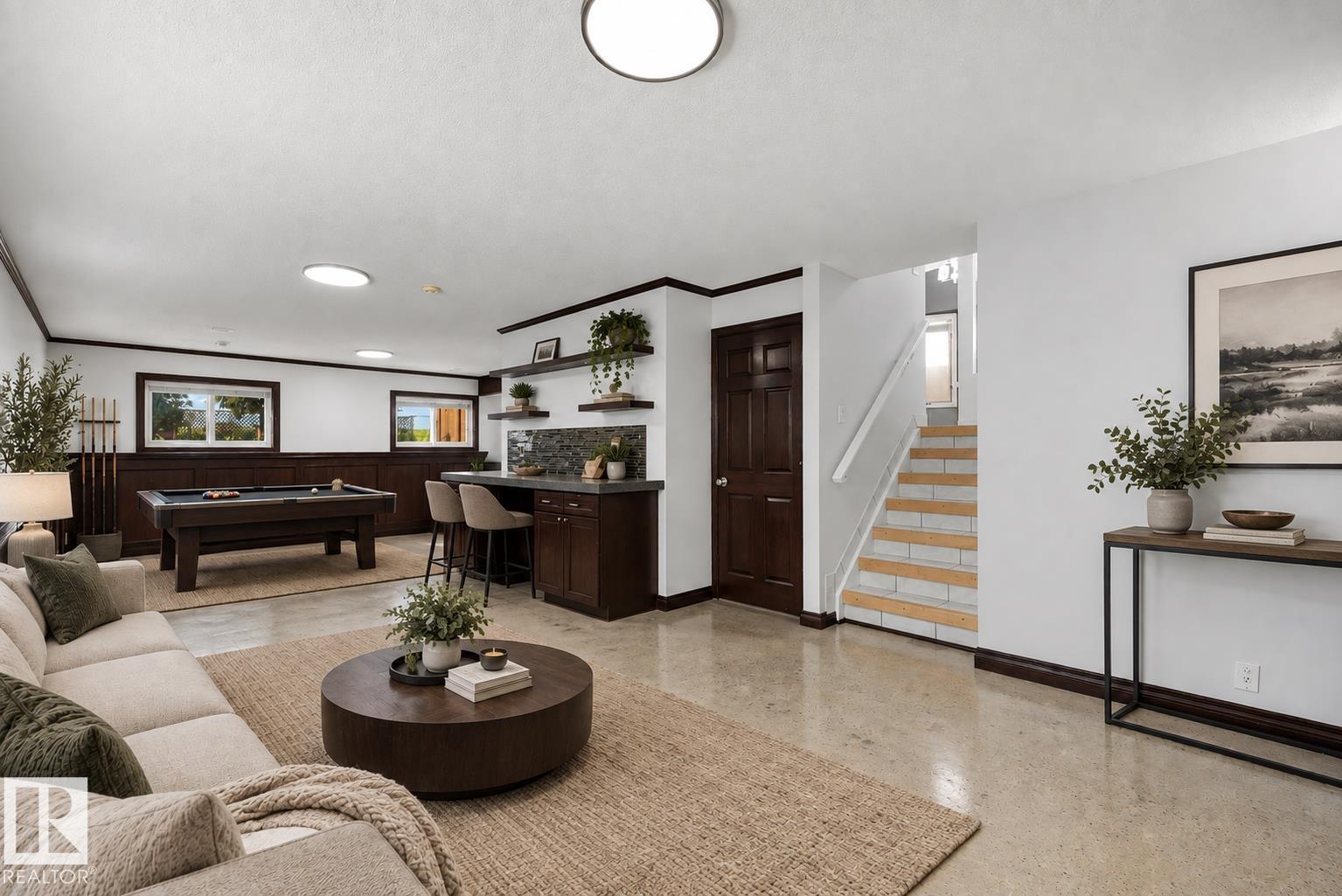 4639 10 Av Nw Property Photo 11