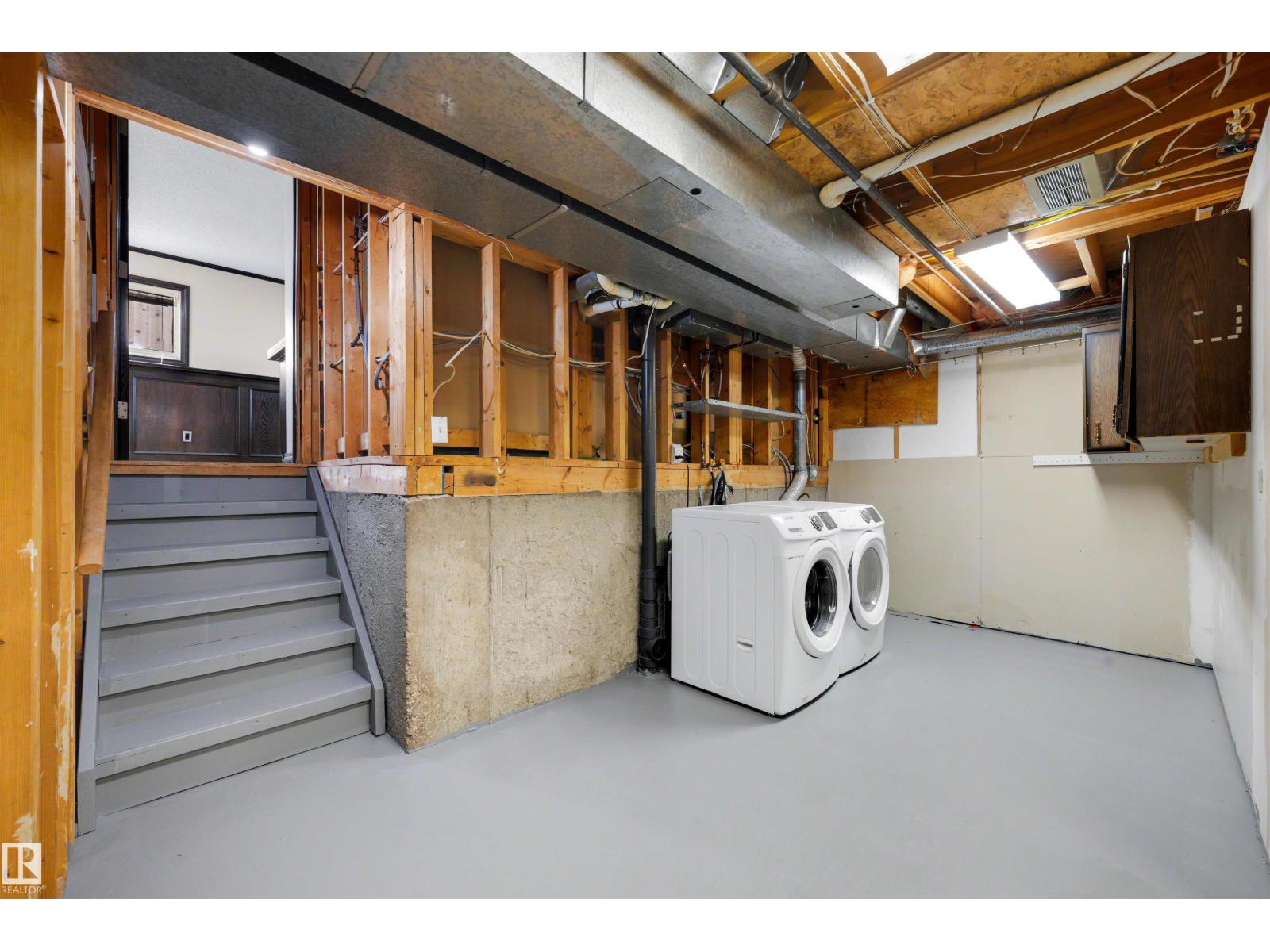 4639 10 Av Nw Property Photo 13