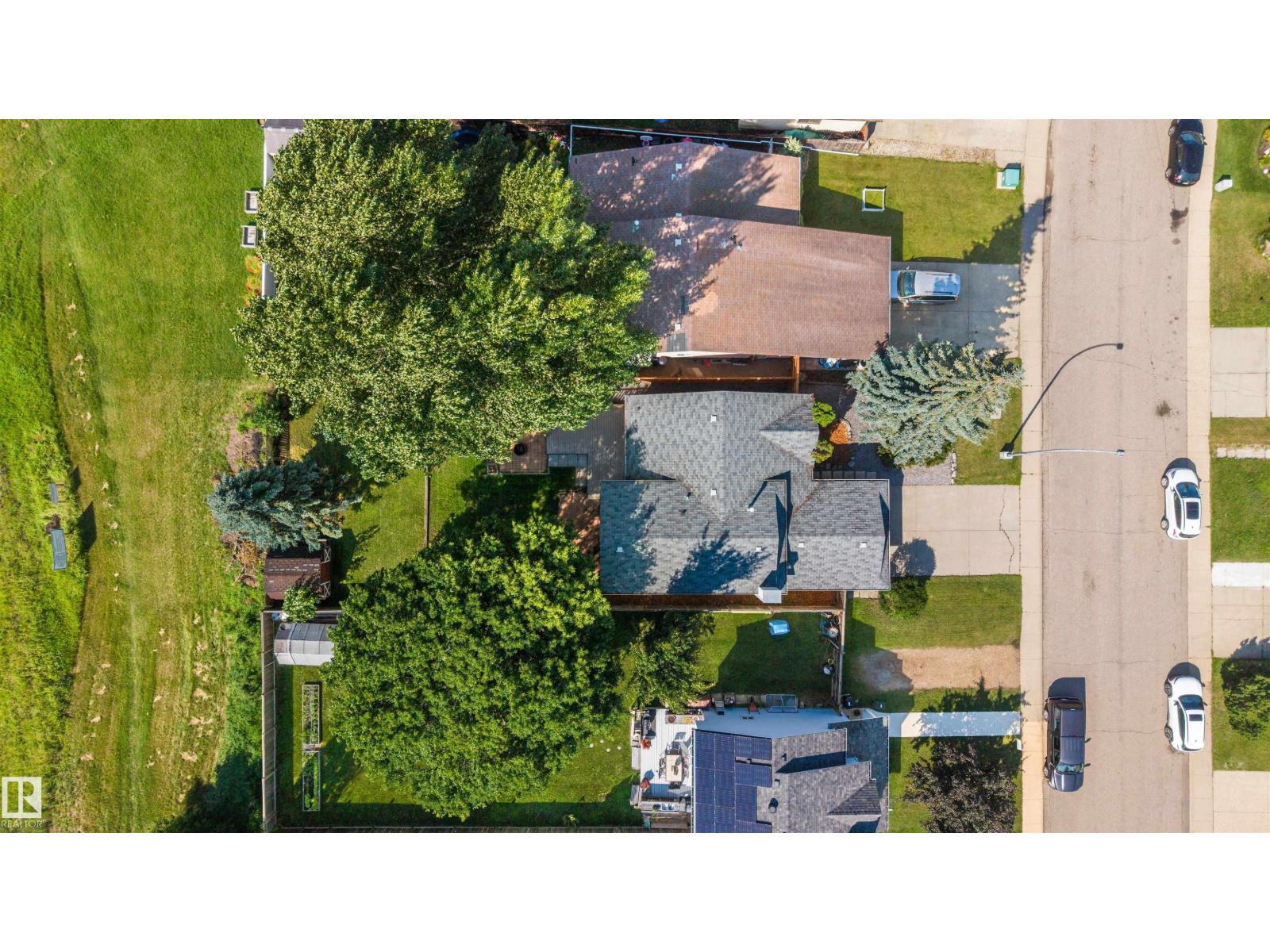 4639 10 Av Nw Property Photo 15