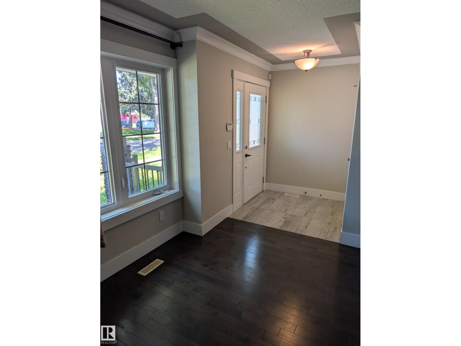 10711 70 Av Nw Property Photo 2