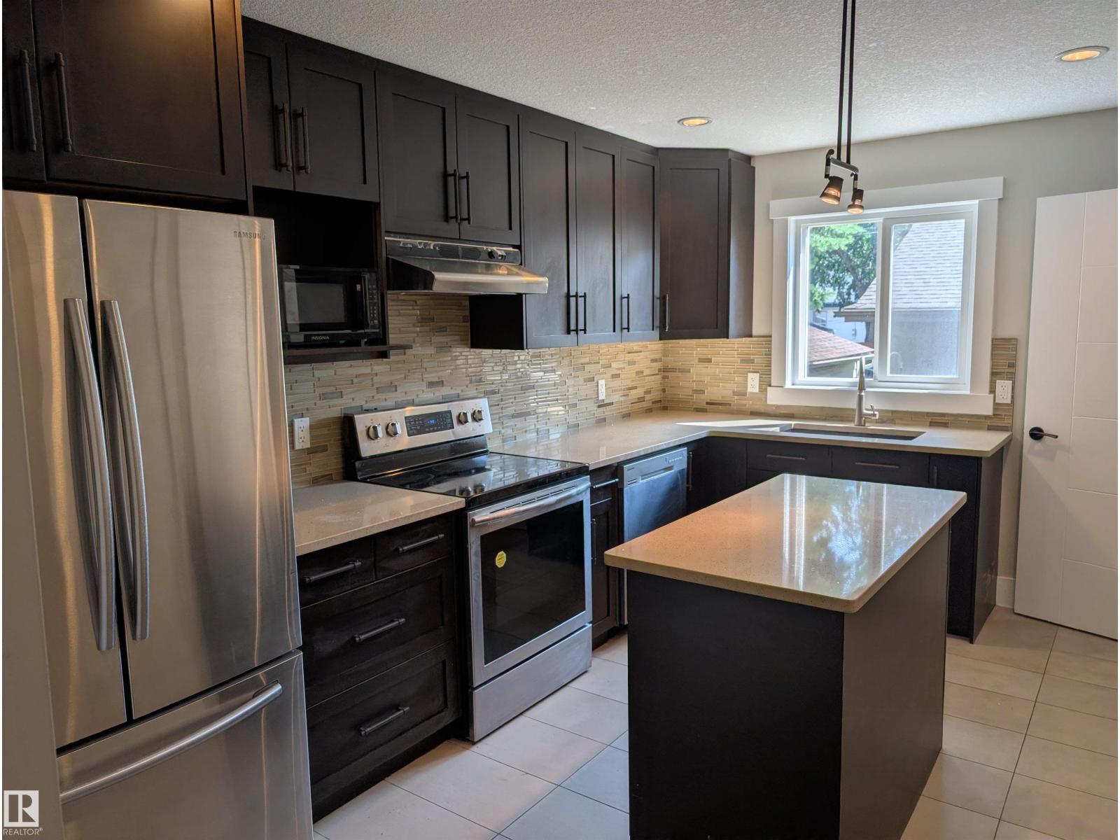10711 70 Av Nw Property Photo 12