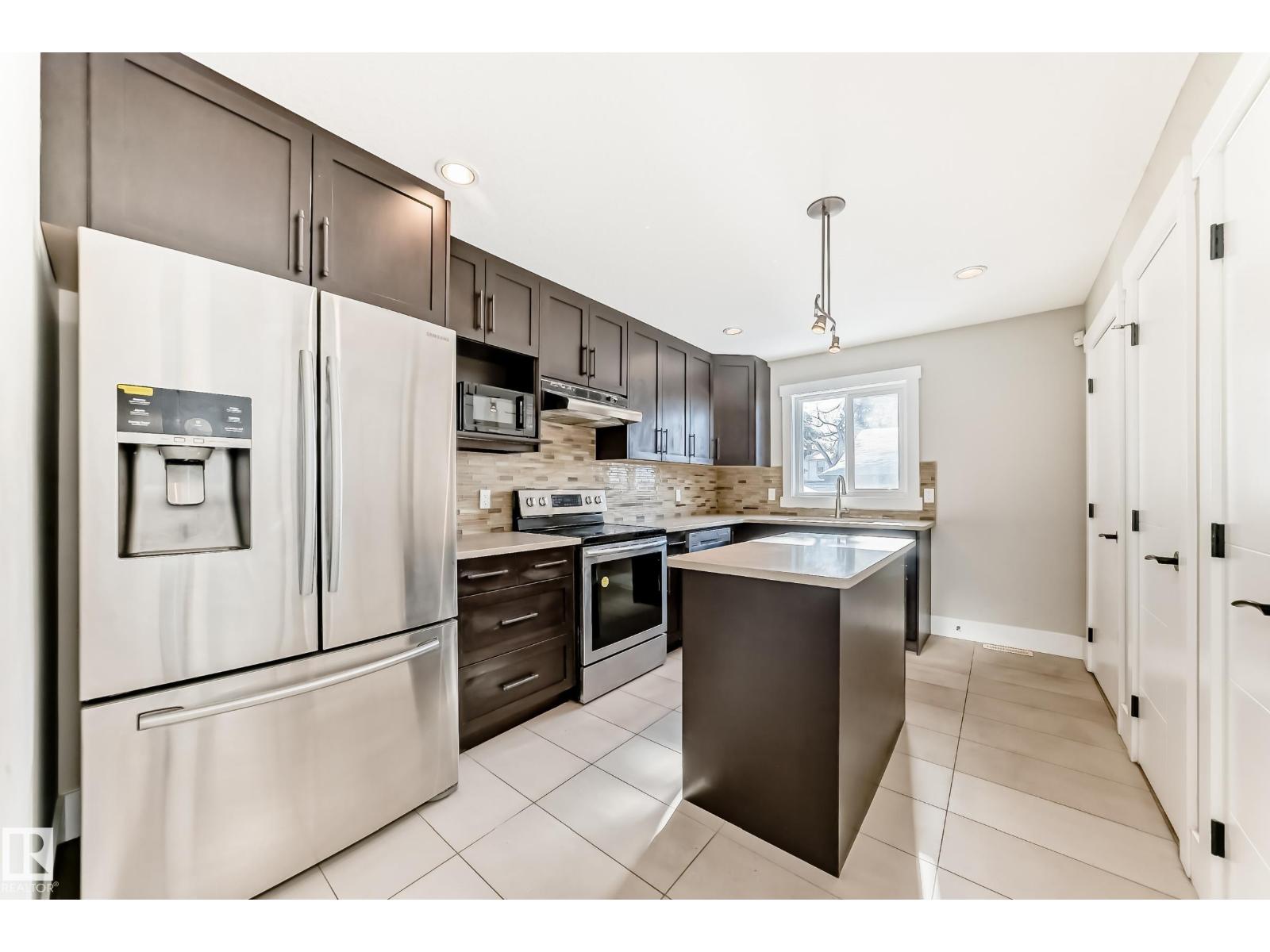 10711 70 Av Nw Property Photo 15