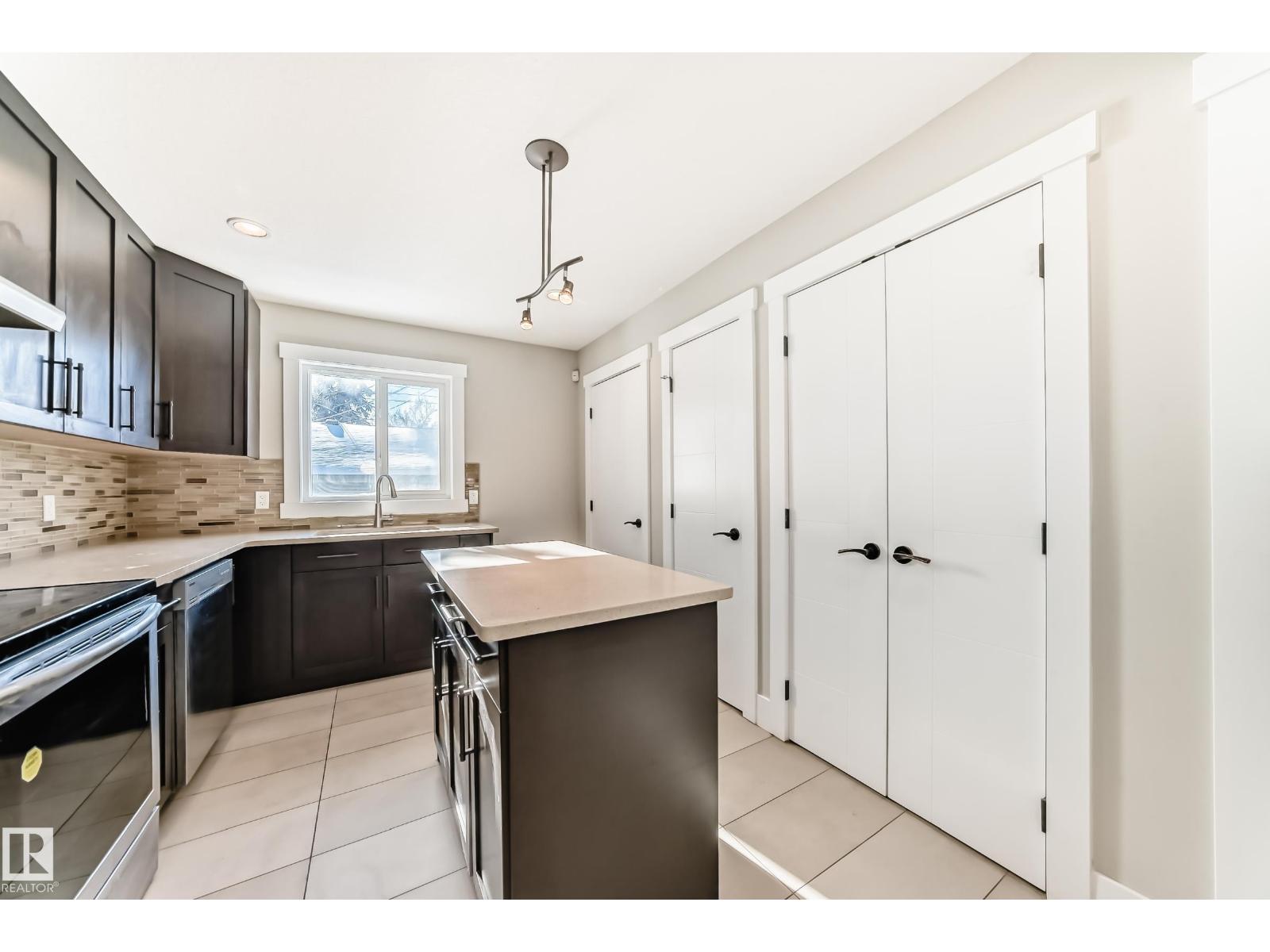 10711 70 Av Nw Property Photo 16