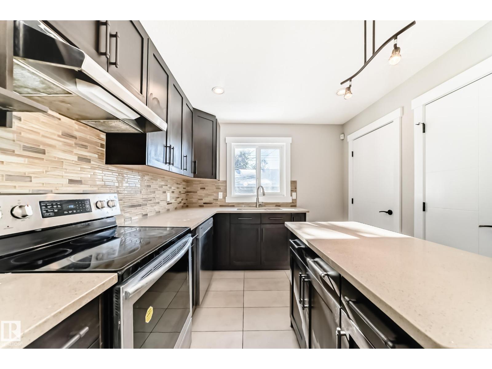 10711 70 Av Nw Property Photo 17