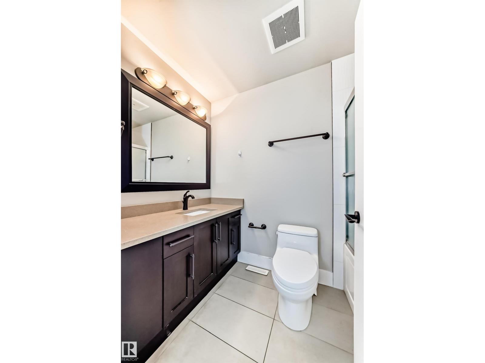 10711 70 Av Nw Property Photo 32