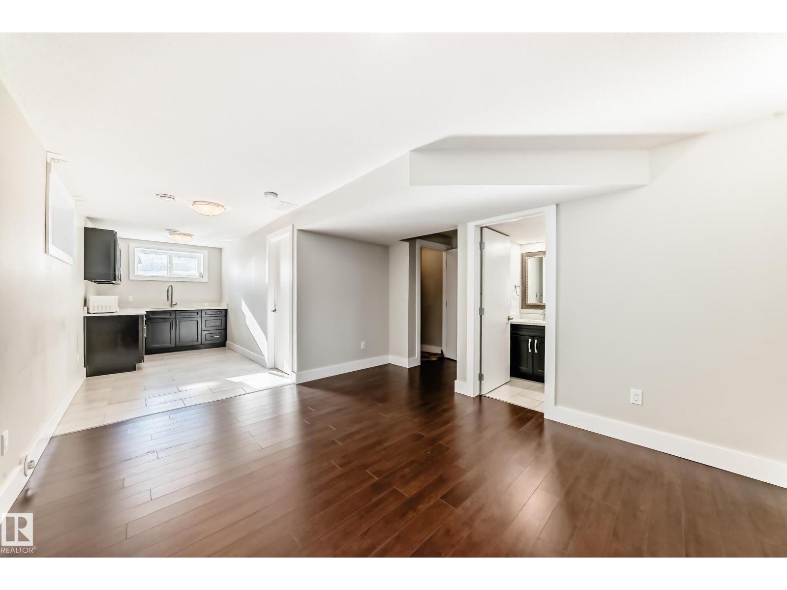 10711 70 Av Nw Property Photo 35