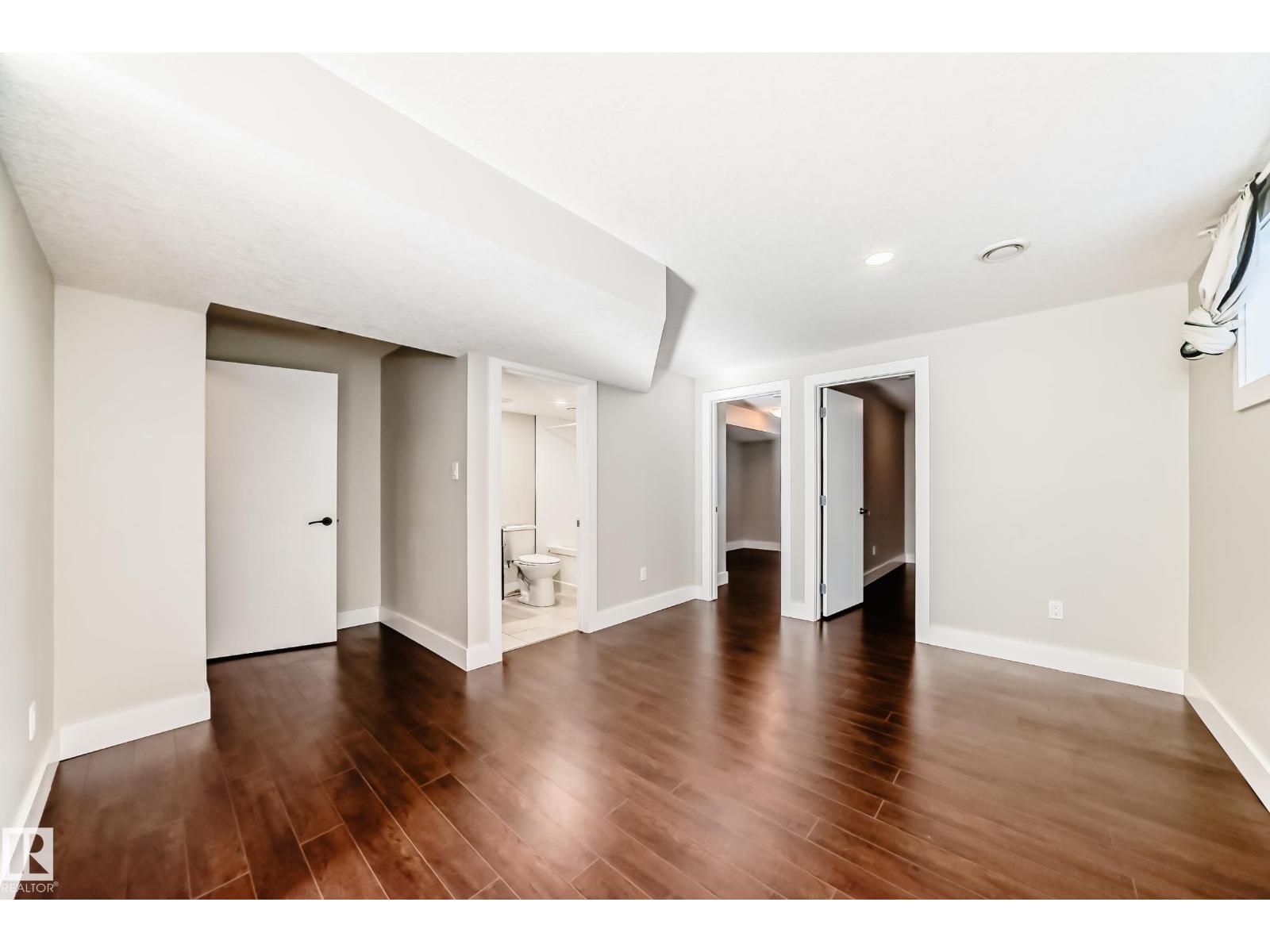 10711 70 Av Nw Property Photo 36