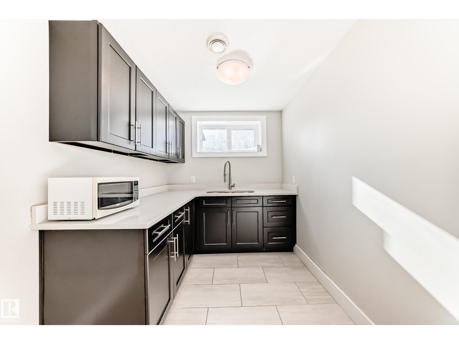 10711 70 Av Nw Property Photo 38