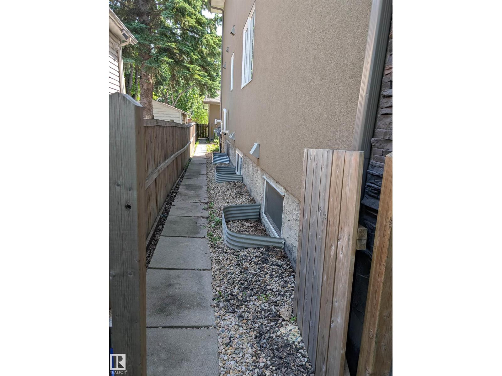 10711 70 Av Nw Property Photo 40