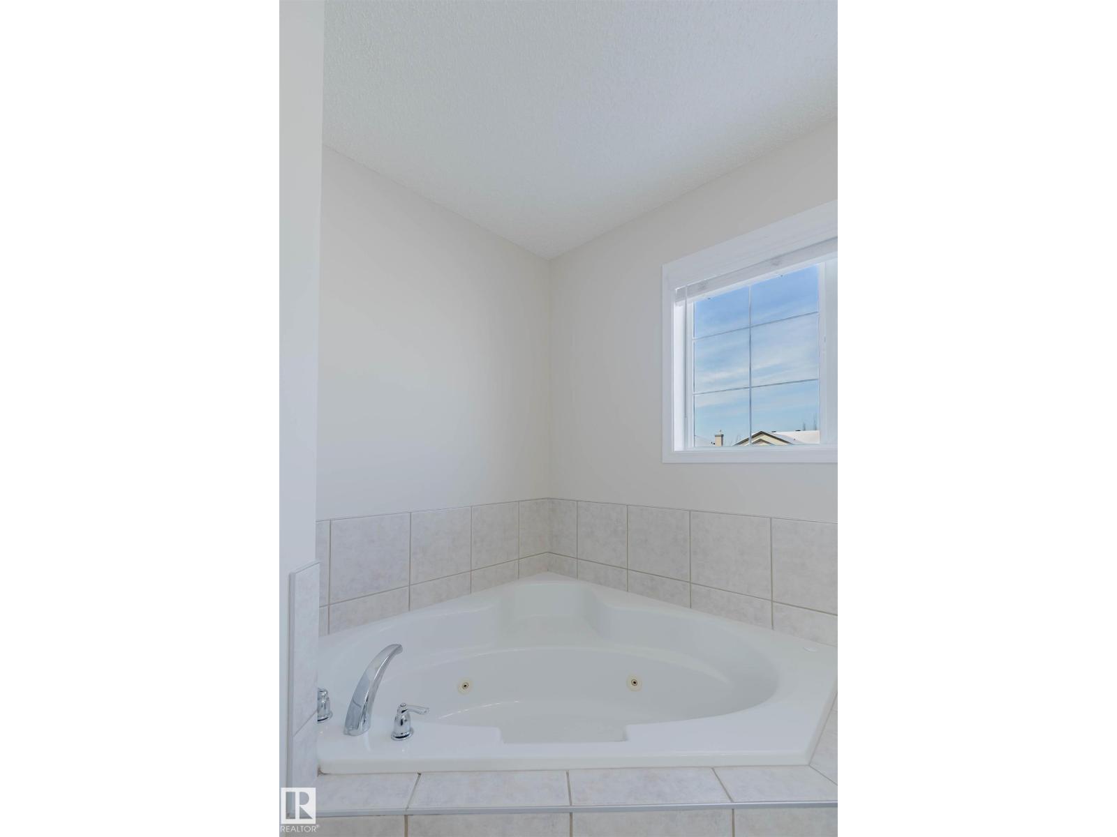 1135 112 St Sw Property Photo 34