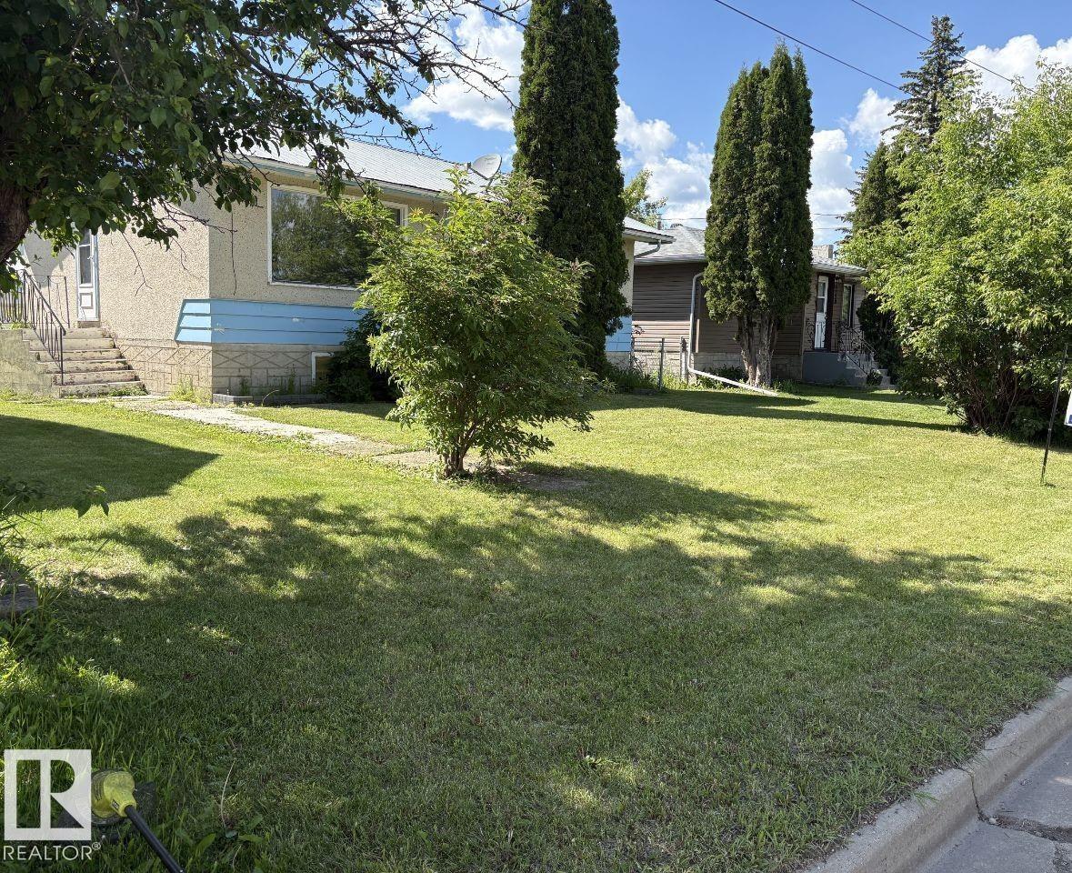 5024 50 St Property Photo 3