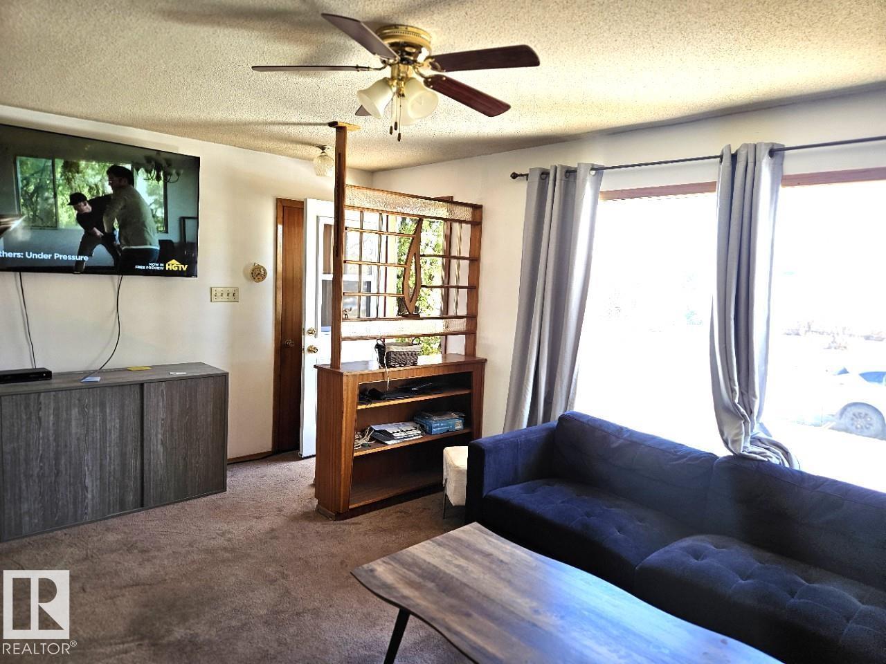5024 50 St Property Photo 5