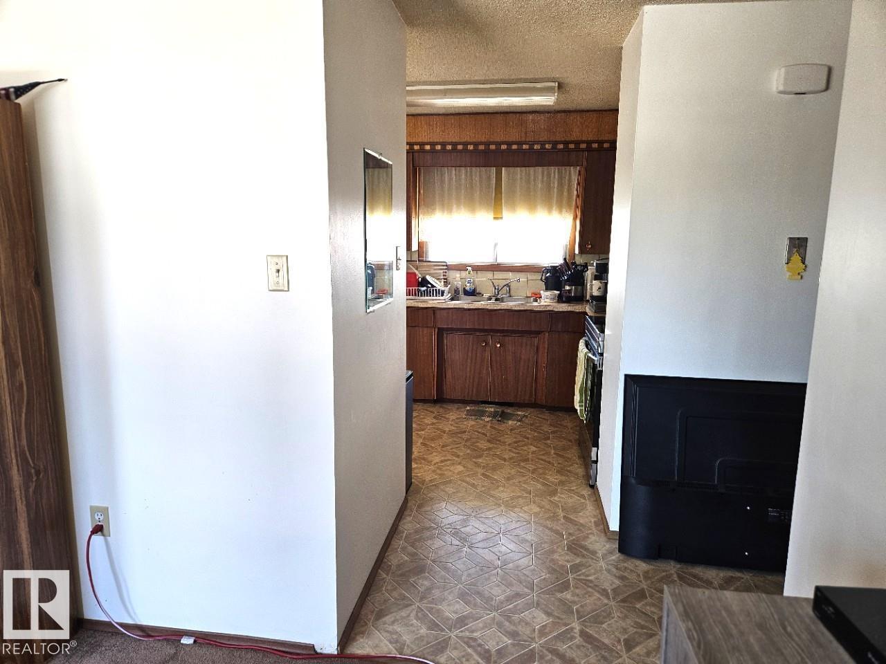 5024 50 St Property Photo 8