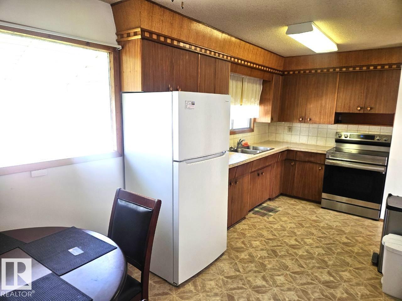 5024 50 St Property Photo 10