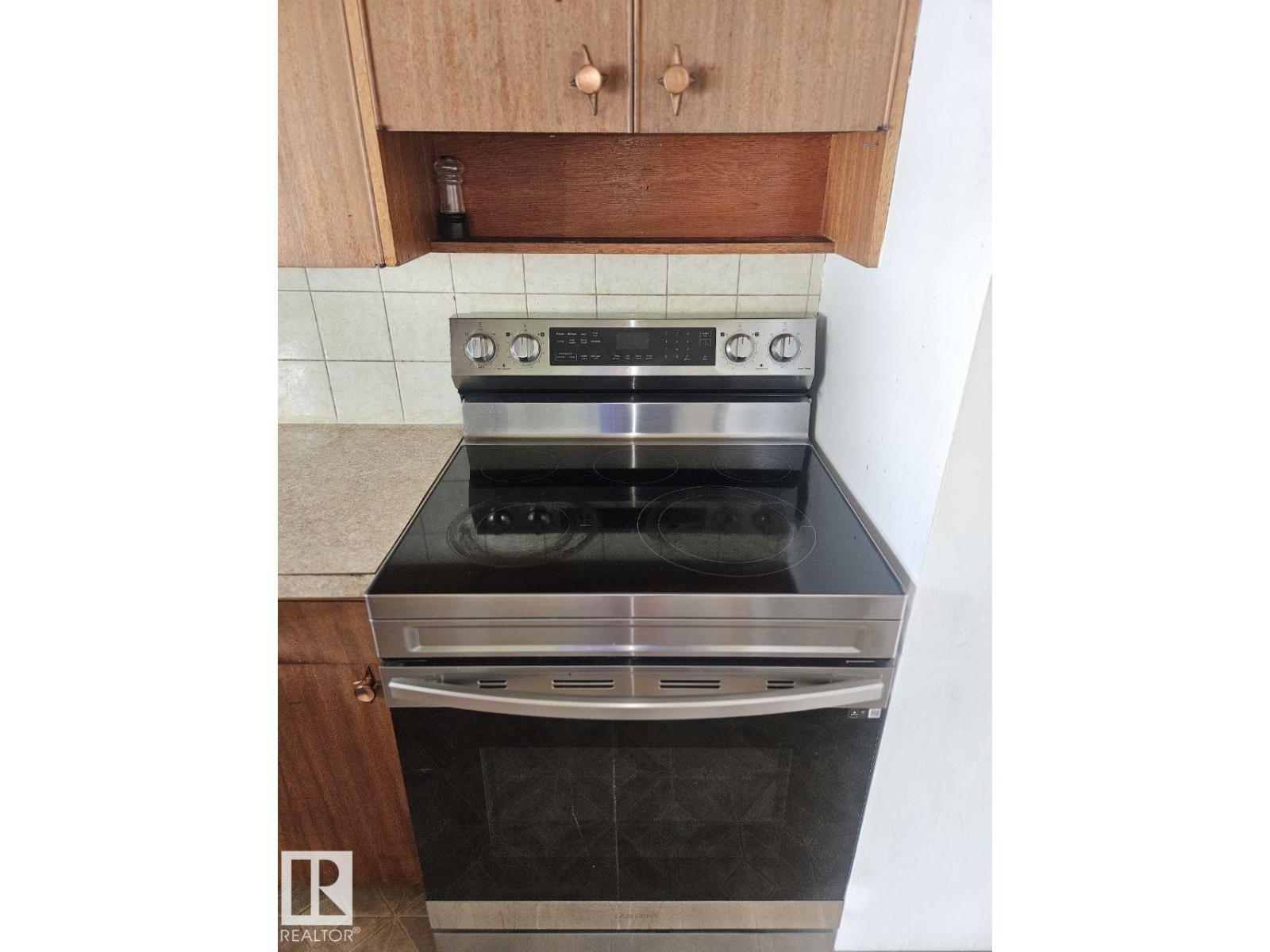 5024 50 St Property Photo 11