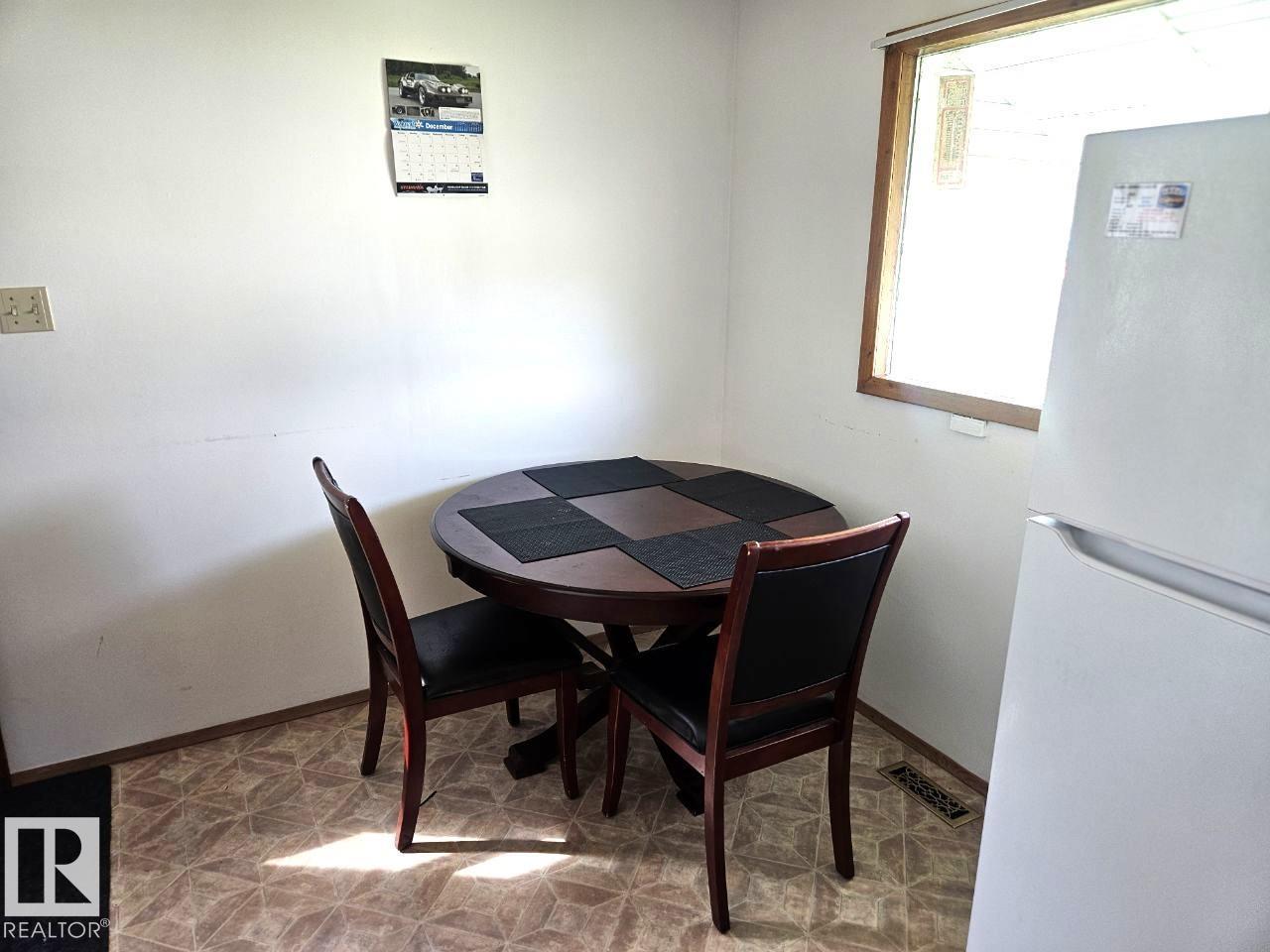 5024 50 St Property Photo 14