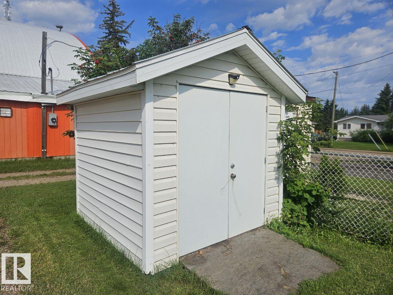 5024 50 St Property Photo 35