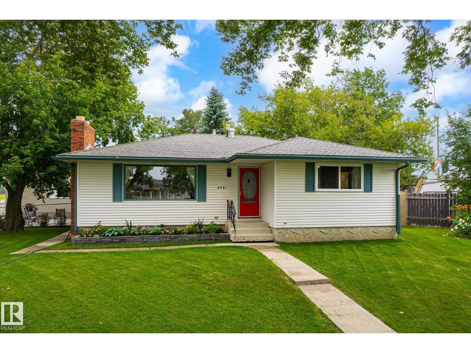 4921 47 AV Property Photo 1
