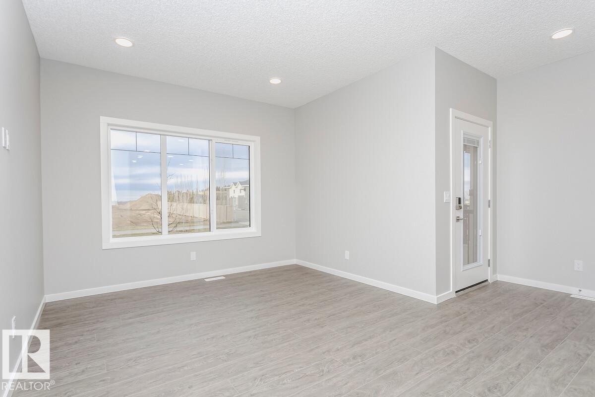 306 Hawthorn Wy Property Photo 3
