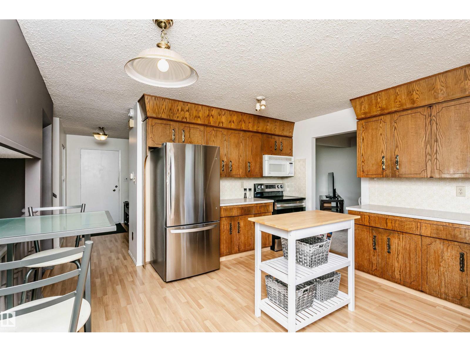 18316 78 Av Nw Property Photo 18