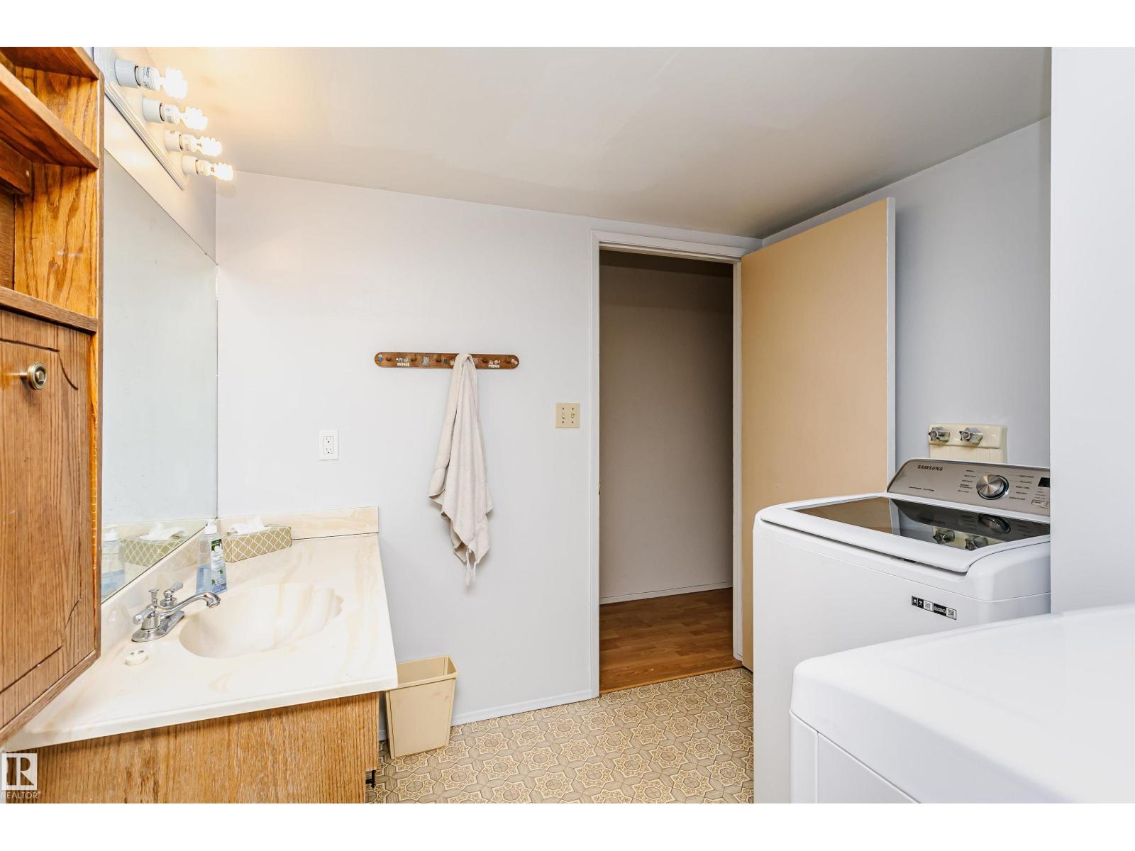 18316 78 Av Nw Property Photo 38