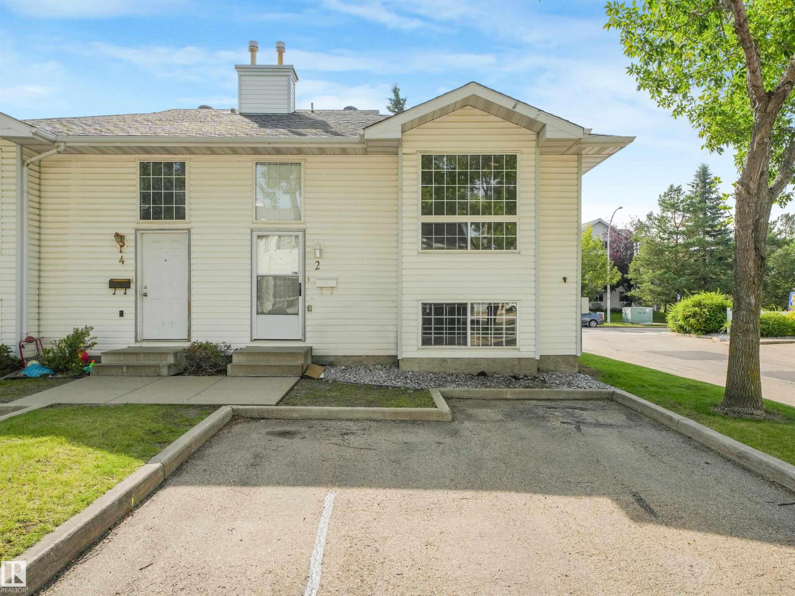 #2 3311 58 St Nw Property Photo 1