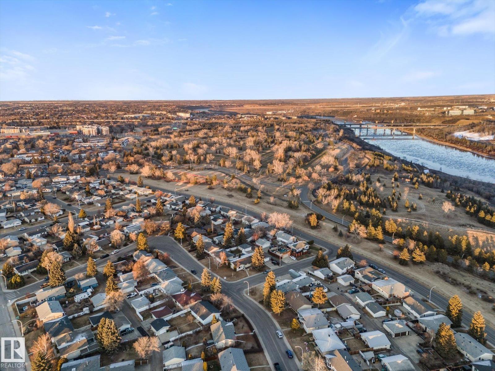 #165 3308 113 Av Nw Property Photo 17
