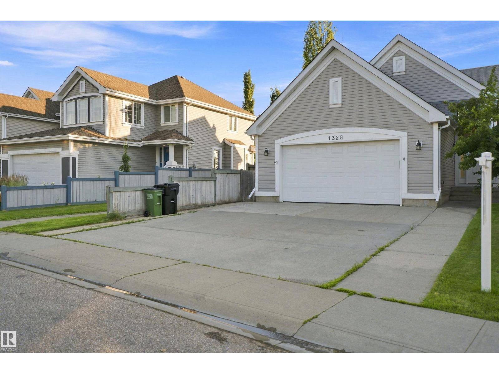 1328 80 St Sw Property Photo 2